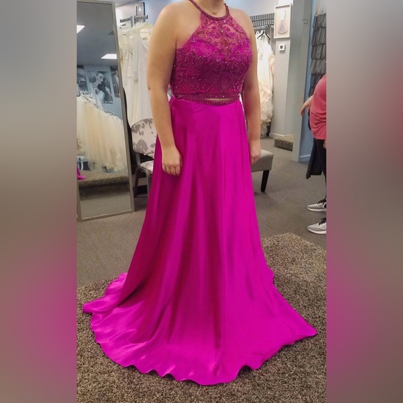 Prom Dress NWT size 14 fits more like a 12 - Picture 2 of 4